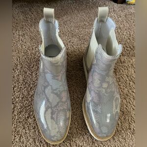 Cougar gloss waterproof platform Chelsea boot Size 7